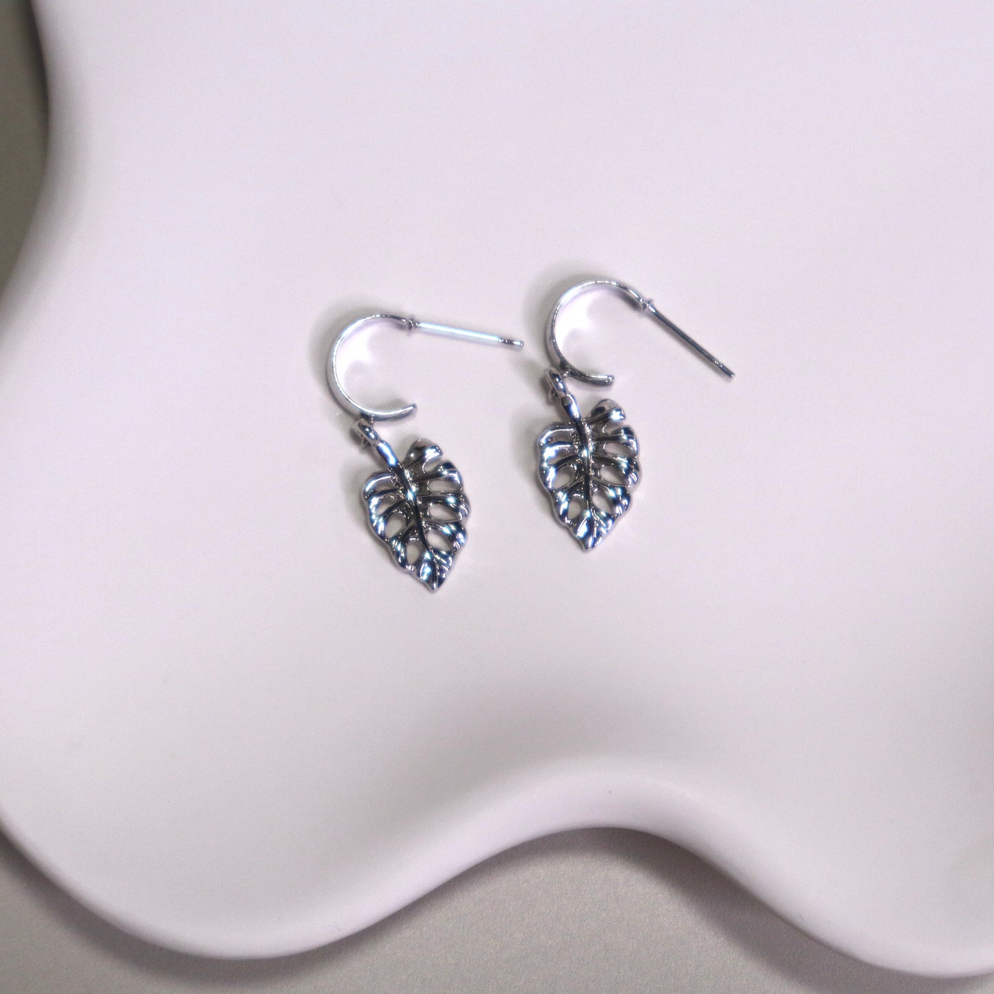 Monstera Leaf Huggies